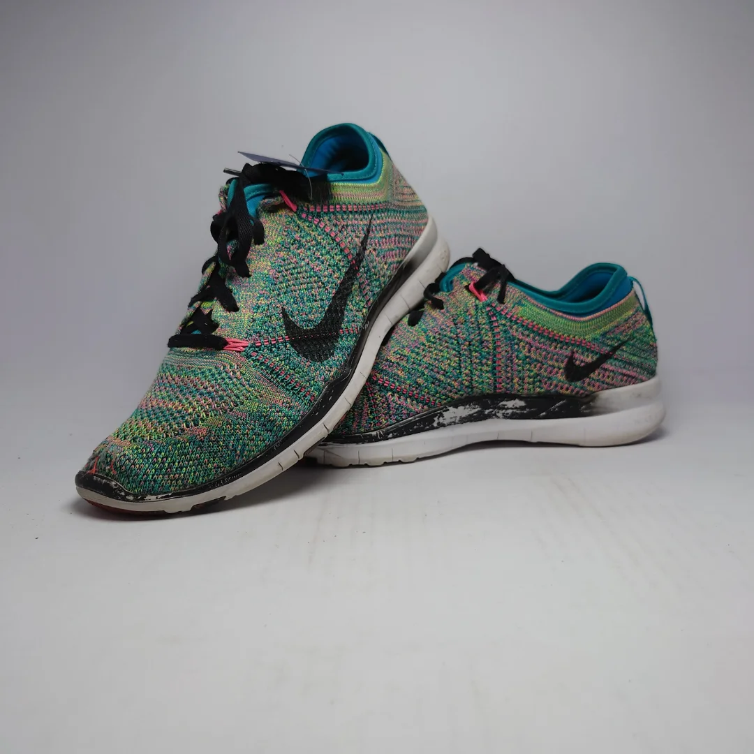 20284 (2) Nike TR Flyknit - Image 1