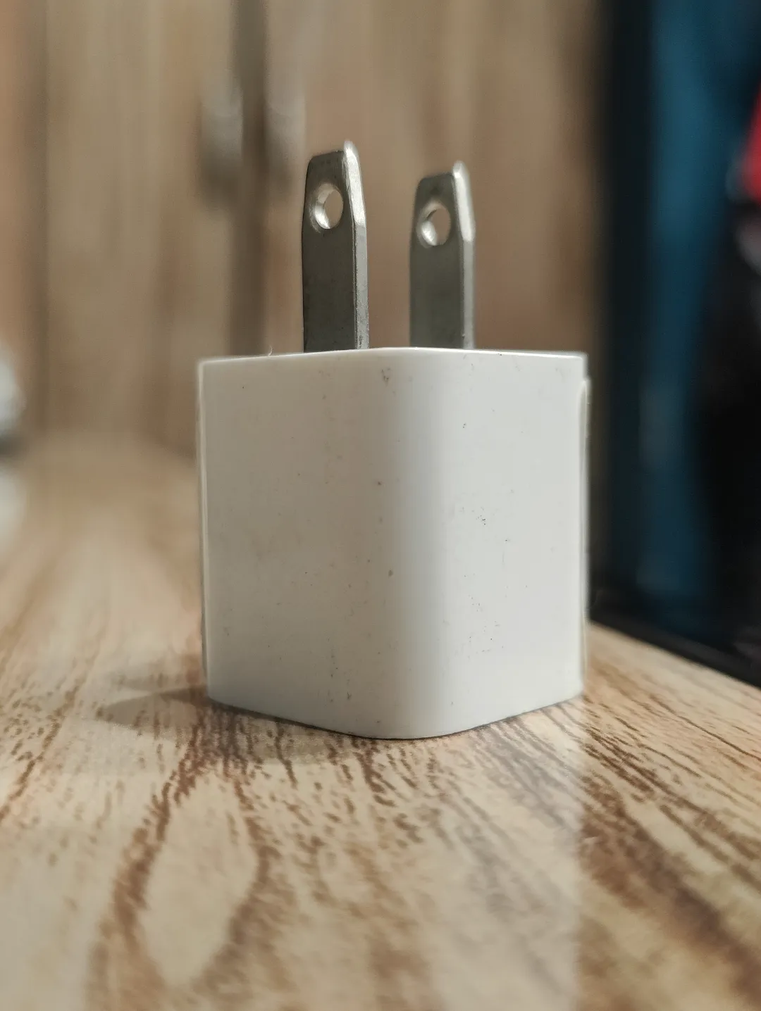 62255 (2) Apple 5W Charger - Image 1