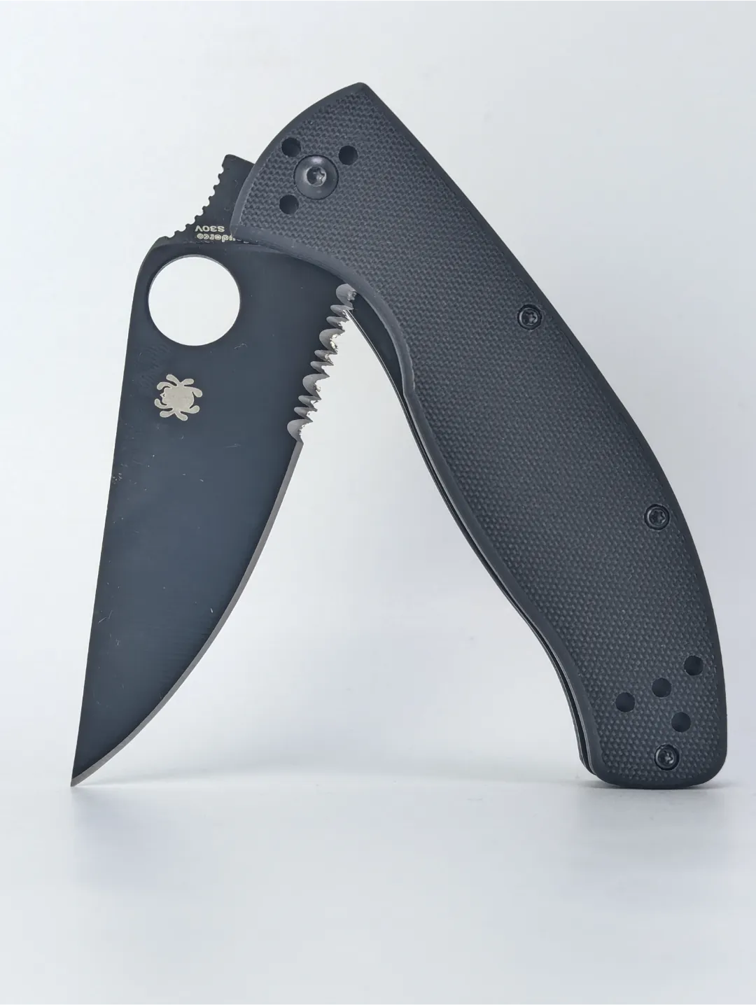 75881 (6) Spyderco S30v Tenacious Lightweight Folding Knife - Black Blade with Combo Edge - Image 1