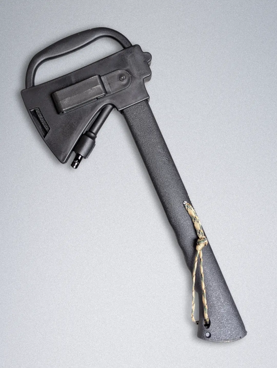 75876 (3) 5-in-1 Survival Axe Multi-Tool – Axe, Hammer, Knife, Firestarter & Emergency Whistle - Image 1