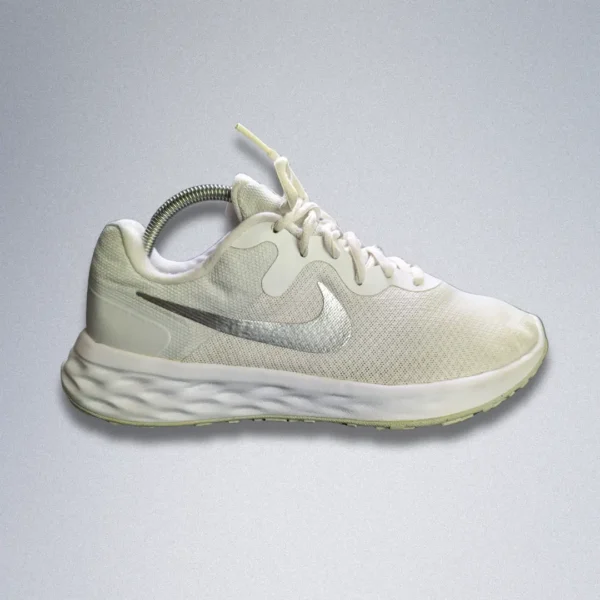 Nike Recolution 6 - Image 4